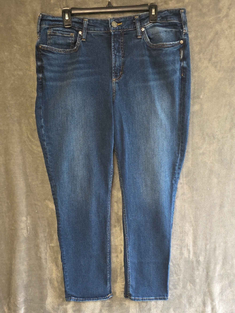 Silver Jeans Avery Straight Women's Dark Blue Jeans. Size 18